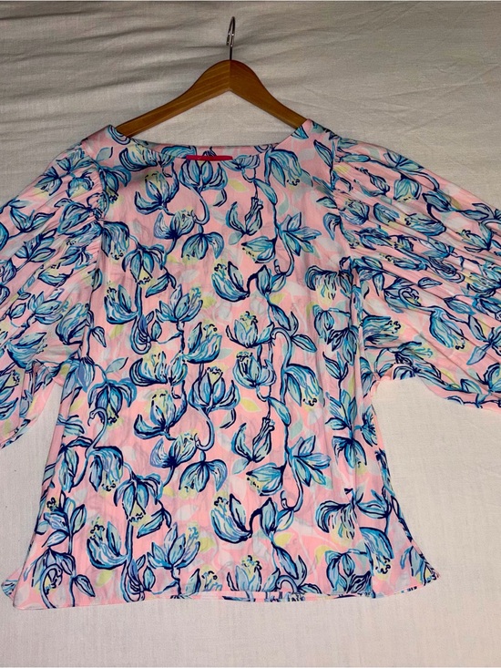 Lilly Pulitzer Tops - Lilly Pulitzer Pink Floral Puff-Sleeve Blouse with Blue Tulip Print